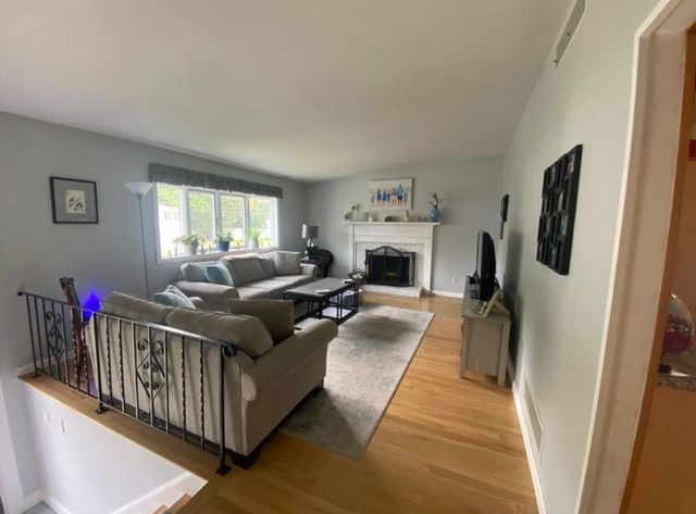 7 Cleveland Road, Peabody, MA 01960