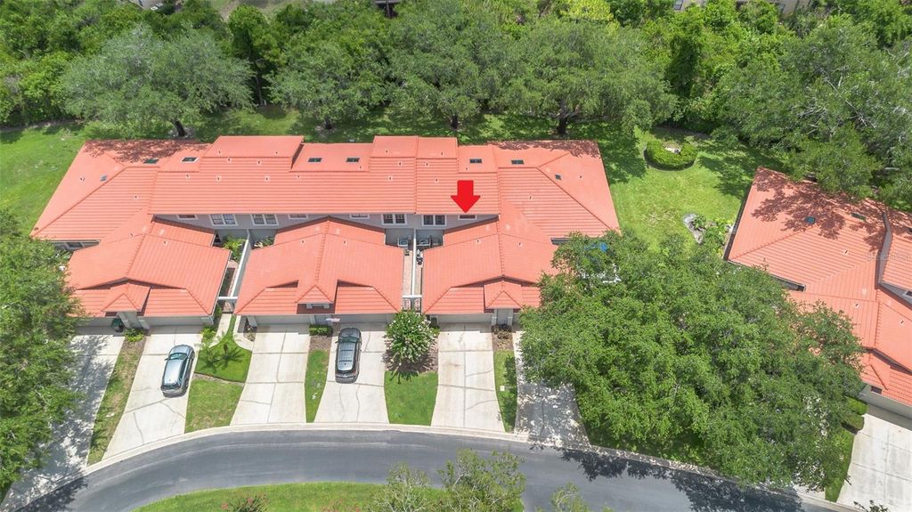 Image 2 of property listing at 7517 FENWICK COVE LANE, Orlando, FL 32819