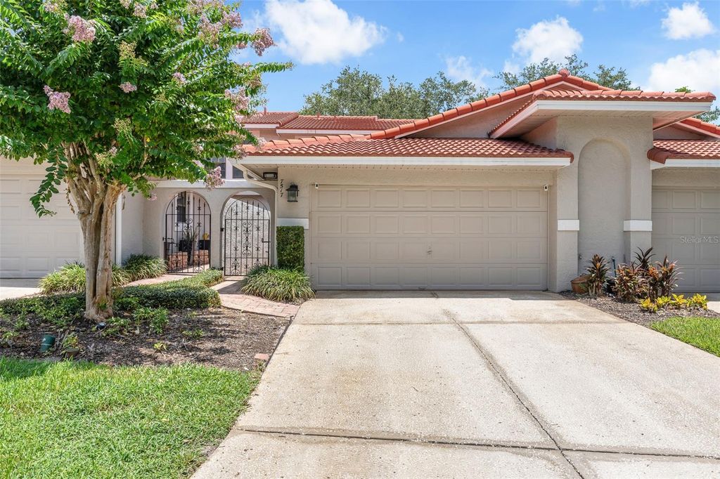 Image 3 of property listing at 7517 FENWICK COVE LANE, Orlando, FL 32819