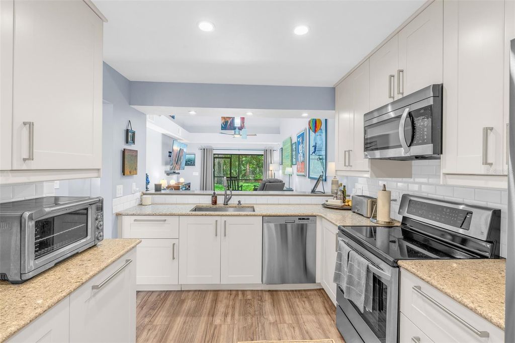 Image 35 of property listing at 7517 FENWICK COVE LANE, Orlando, FL 32819
