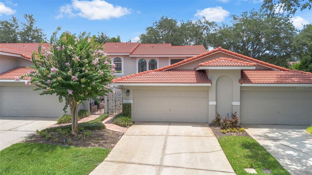 Image 6 of property listing at 7517 FENWICK COVE LANE, Orlando, FL 32819