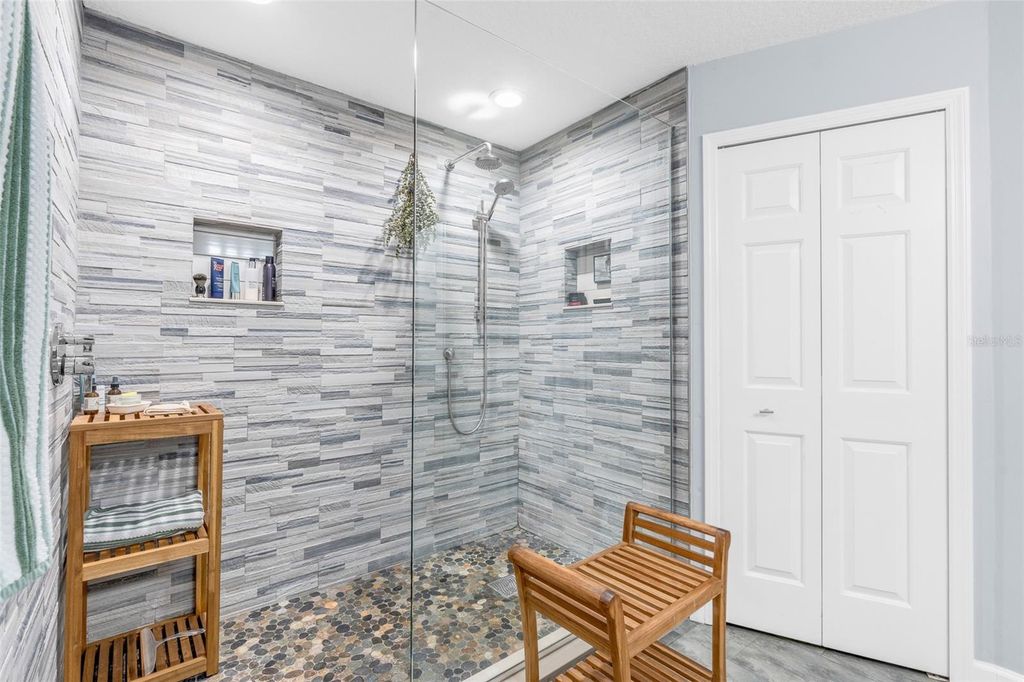 Image 53 of property listing at 7517 FENWICK COVE LANE, Orlando, FL 32819