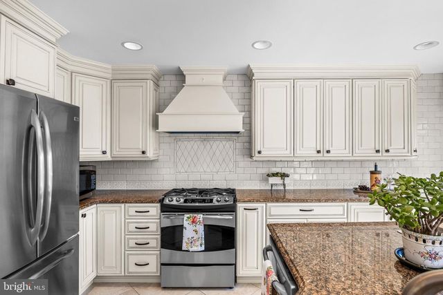 48 SNOWBERRY LN, Delran, NJ 08075