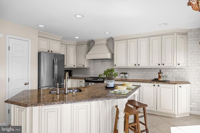 48 SNOWBERRY LN, Delran, NJ 08075