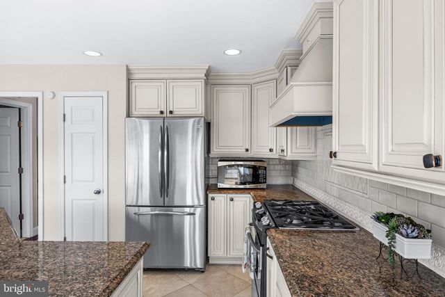 48 SNOWBERRY LN, Delran, NJ 08075