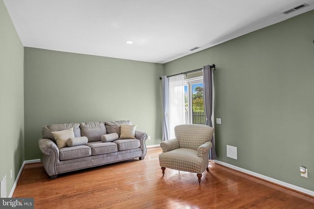 48 SNOWBERRY LN, Delran, NJ 08075
