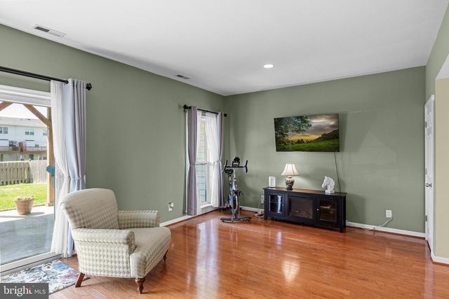48 SNOWBERRY LN, Delran, NJ 08075