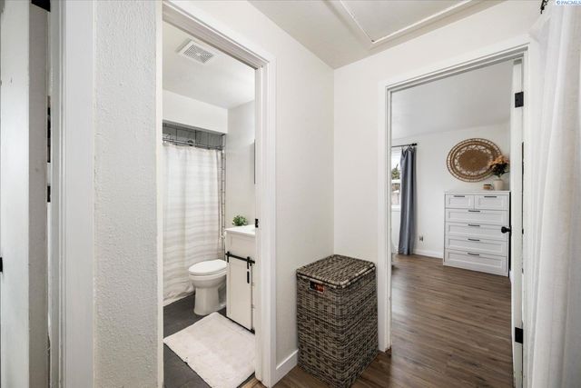 522 N Irving St, Kennewick, WA 99336