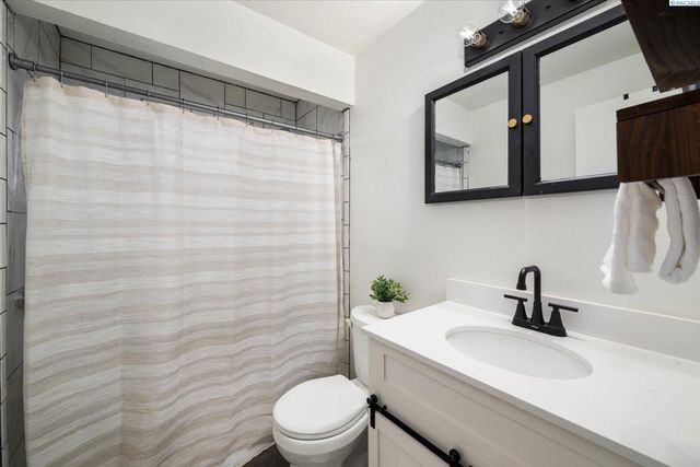 522 N Irving St, Kennewick, WA 99336