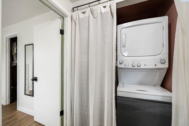 522 N Irving St, Kennewick, WA 99336