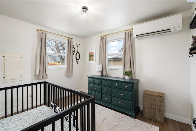 522 N Irving St, Kennewick, WA 99336