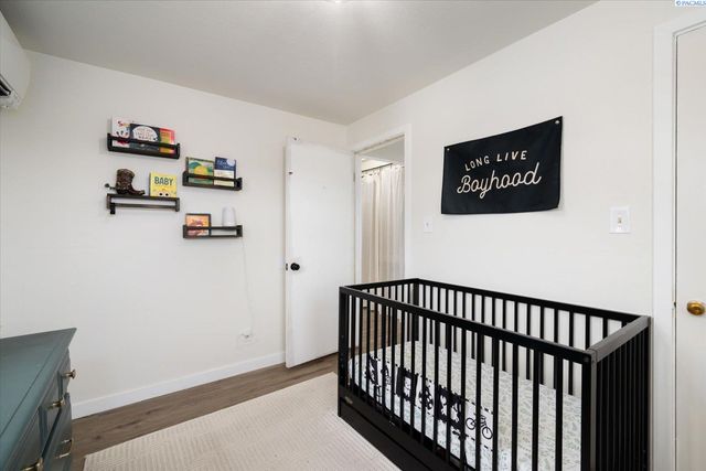 522 N Irving St, Kennewick, WA 99336