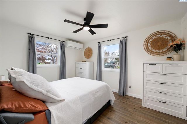 522 N Irving St, Kennewick, WA 99336