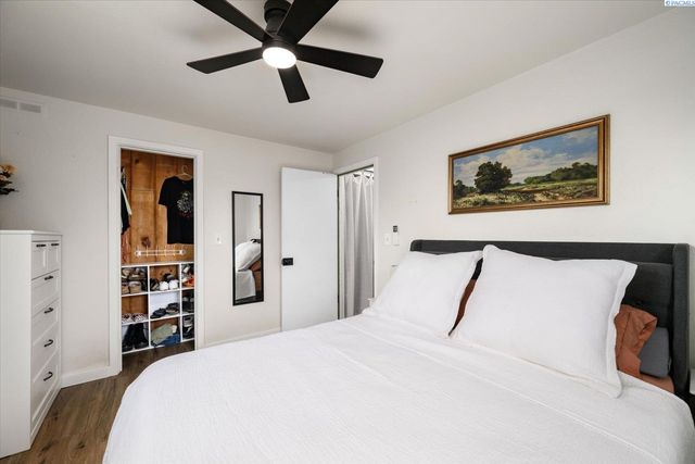 522 N Irving St, Kennewick, WA 99336