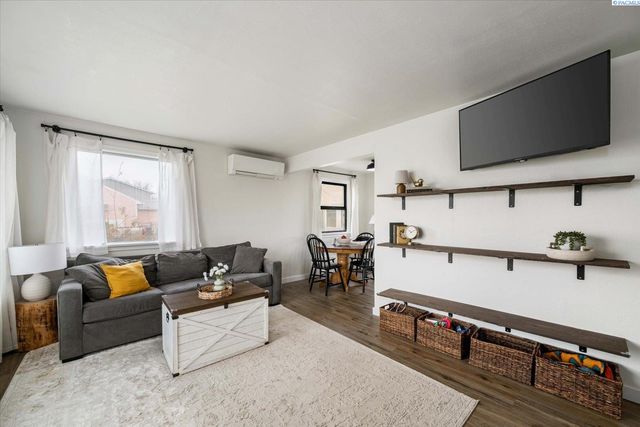 522 N Irving St, Kennewick, WA 99336