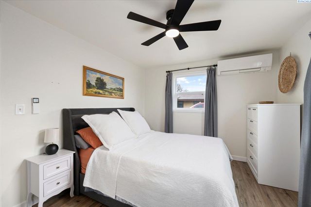 522 N Irving St, Kennewick, WA 99336