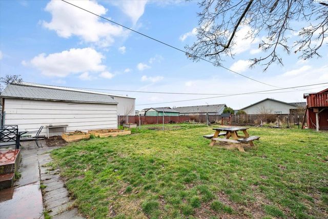 522 N Irving St, Kennewick, WA 99336