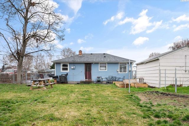 522 N Irving St, Kennewick, WA 99336