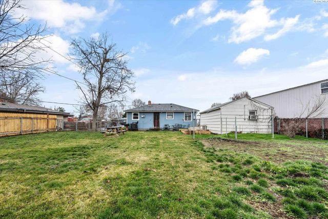522 N Irving St, Kennewick, WA 99336