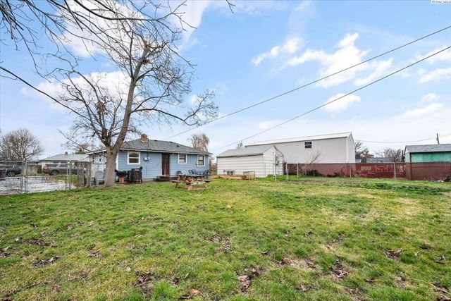 522 N Irving St, Kennewick, WA 99336