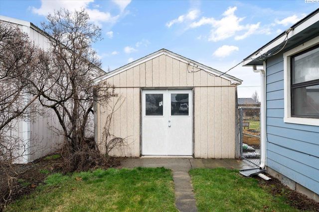 522 N Irving St, Kennewick, WA 99336