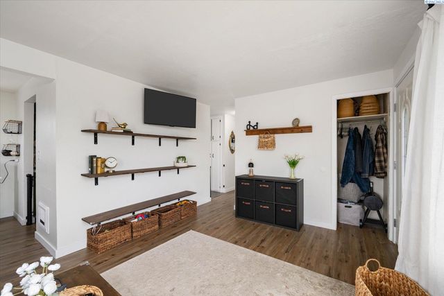 522 N Irving St, Kennewick, WA 99336