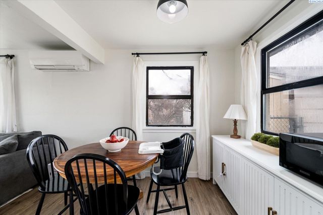 522 N Irving St, Kennewick, WA 99336