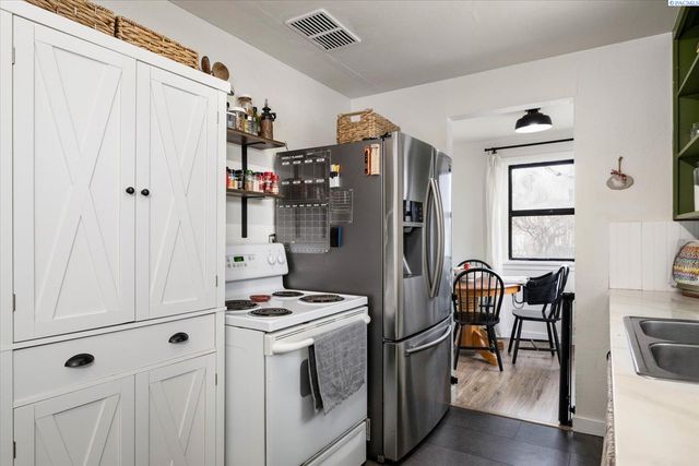 522 N Irving St, Kennewick, WA 99336