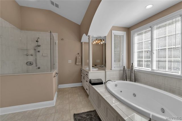 5027 Rockledge Drive, Clarence, NY 14031