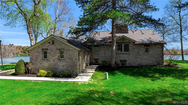 5027 Rockledge Drive, Clarence, NY 14031