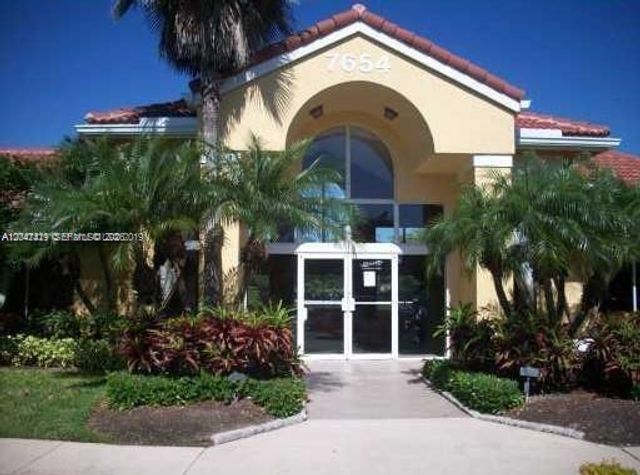 7630 Westwood Drive 305, Tamarac, FL 33321