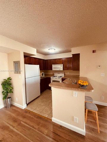 7630 Westwood Drive 305, Tamarac, FL 33321