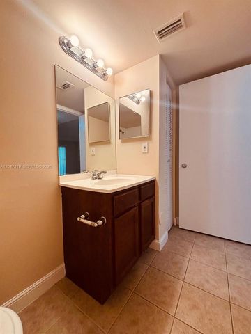 7630 Westwood Drive 305, Tamarac, FL 33321