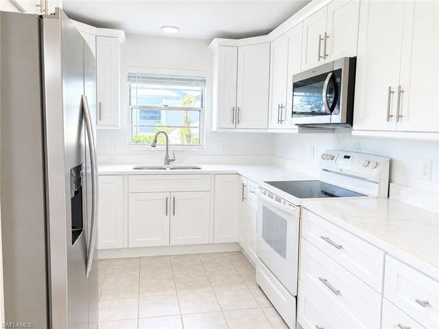 6888 Bogey DR, Fort Myers, FL 33919