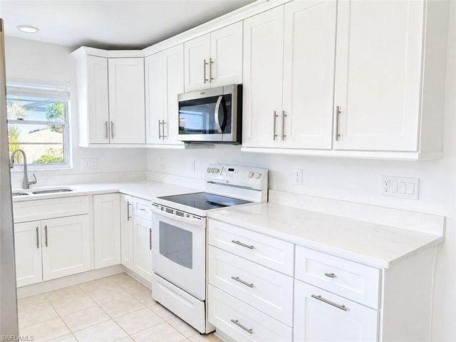 6888 Bogey DR, Fort Myers, FL 33919