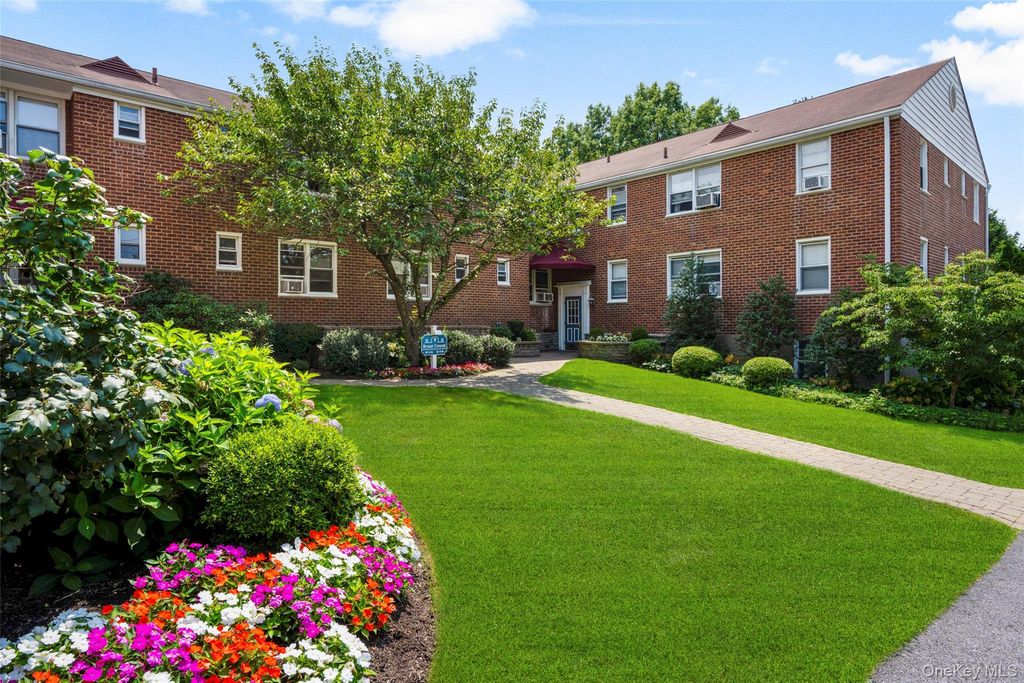 9 Bryant Crescent 1J, White Plains, NY 10605 — photo 3