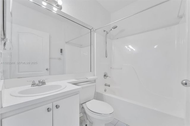 7665 NW 183rd Ter 1405, Hialeah, FL 33015