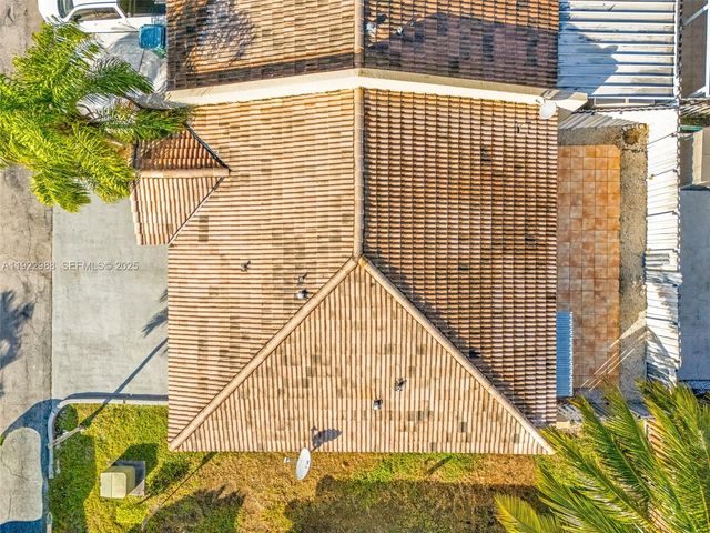 7665 NW 183rd Ter 1405, Hialeah, FL 33015