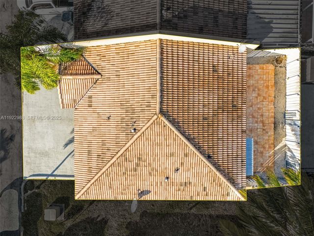 7665 NW 183rd Ter 1405, Hialeah, FL 33015