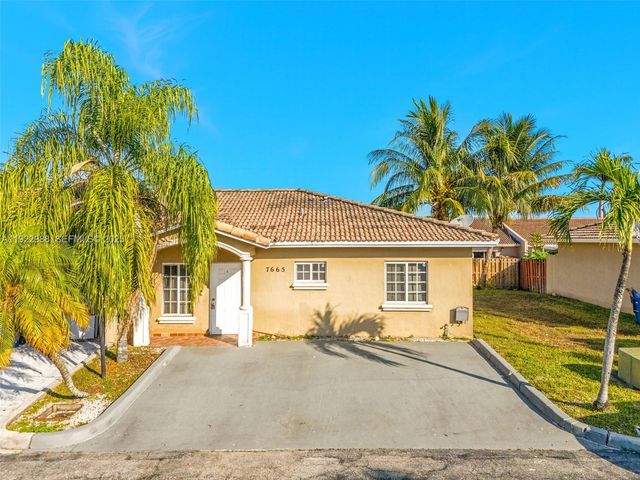 7665 NW 183rd Ter 1405, Hialeah, FL 33015