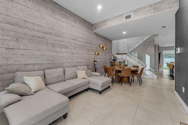 7234 NW 103rd Path, Doral, FL 33178
