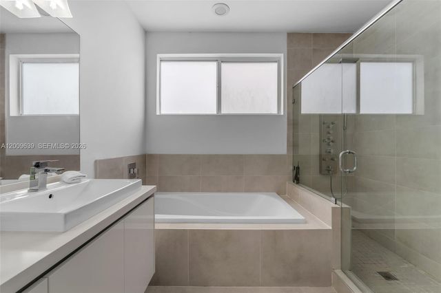 7234 NW 103rd Path, Doral, FL 33178