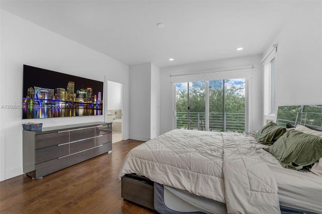 7234 NW 103rd Path, Doral, FL 33178