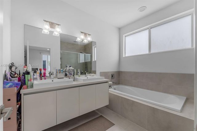 7234 NW 103rd Path, Doral, FL 33178