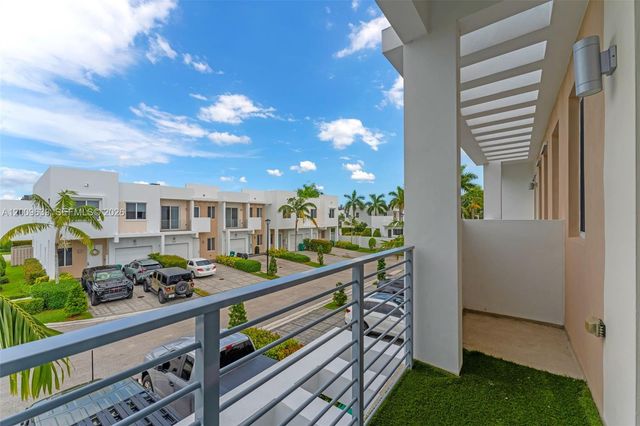 7234 NW 103rd Path, Doral, FL 33178