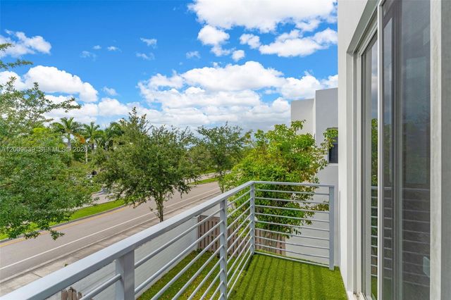7234 NW 103rd Path, Doral, FL 33178