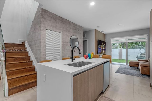 7234 NW 103rd Path, Doral, FL 33178