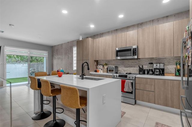 7234 NW 103rd Path, Doral, FL 33178