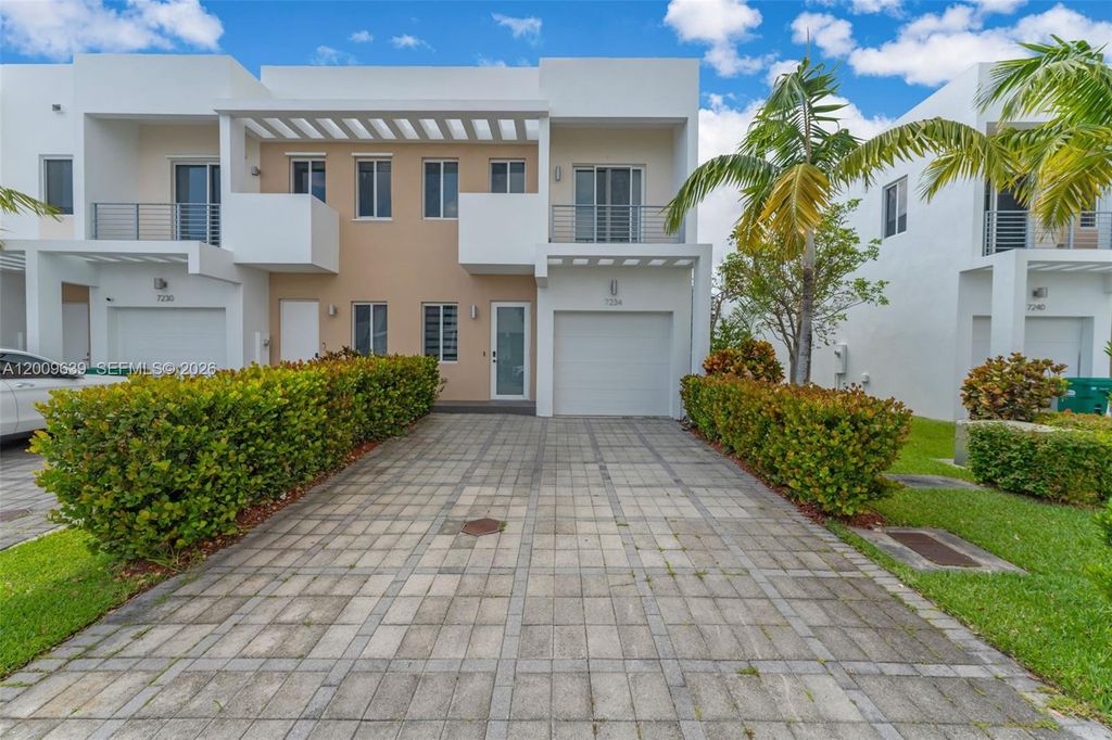 7234 NW 103rd Path, Doral, FL 33178