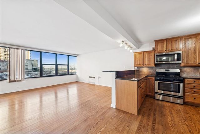 5801 N Sheridan Road 2B, Chicago, IL 60660